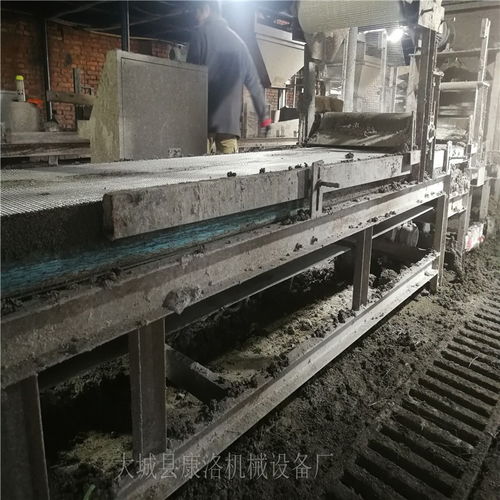 免拆模板设备生产线及免拆模板生产线设备操作方法